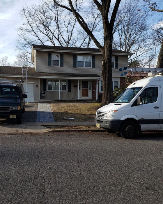 Install crew on a homeowner's roof